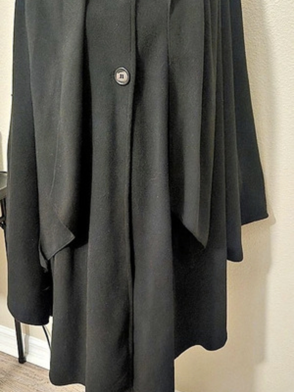 Black Cape Like New